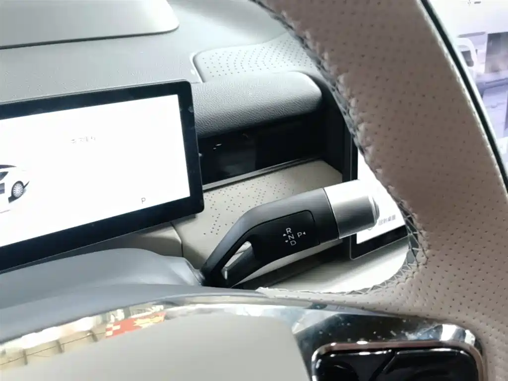 Geely Galaxy Galaxy Xingyao 8 2025 130km EM-P Starship Edition фото 14