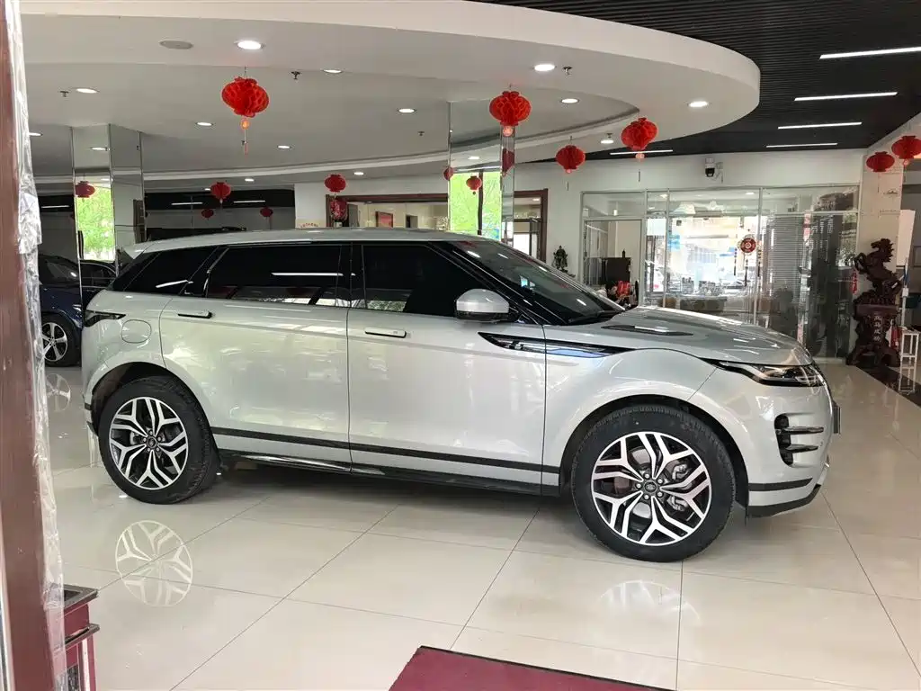 Land Rover Range Rover Evoque 2023 Range Rover Evoque L 249PS Luxury Edition фото 7