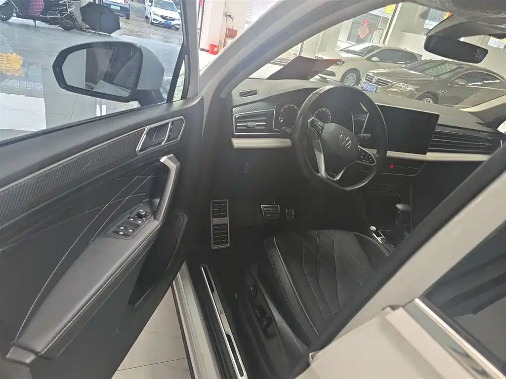 Volkswagen Tiguan L 2023 330TSI Auto 2WD R-Line Premium Edition фото 12