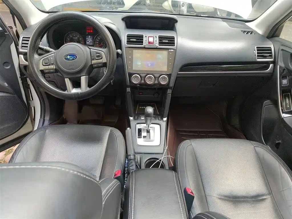 Subaru Forester 2016 2.0i Luxury Navigation Edition фото 13