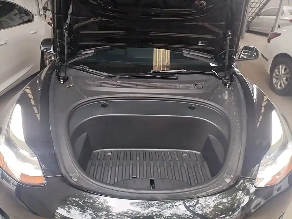 Photo 20 - Tesla Model 3