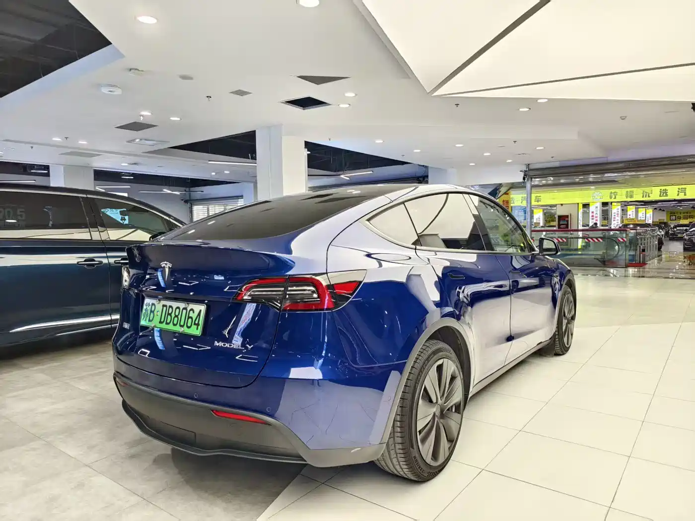 TESLA MODEL Y