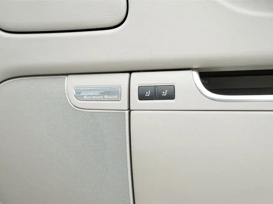 Audi A8 2009 Audi A8L 4.2 FSI quattro Premium фото 26
