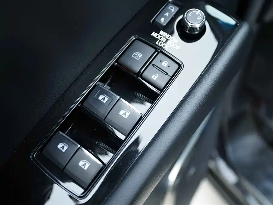 Toyota Vellfire 2019 Hybrid 2.5L HV Luxury Edition фото 10