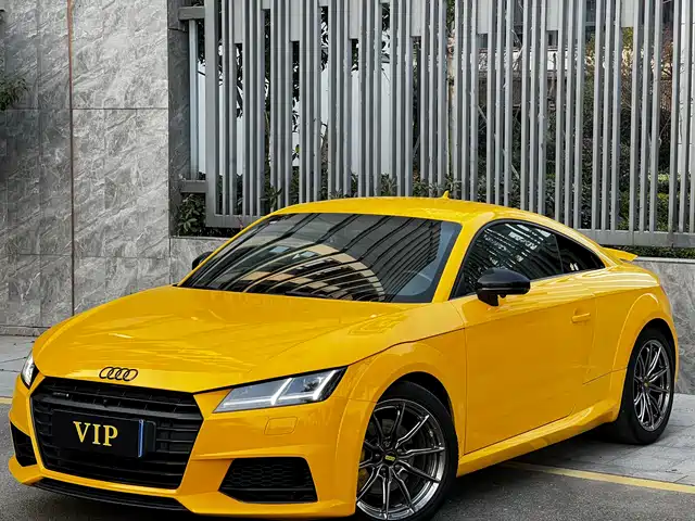 AUDI TT