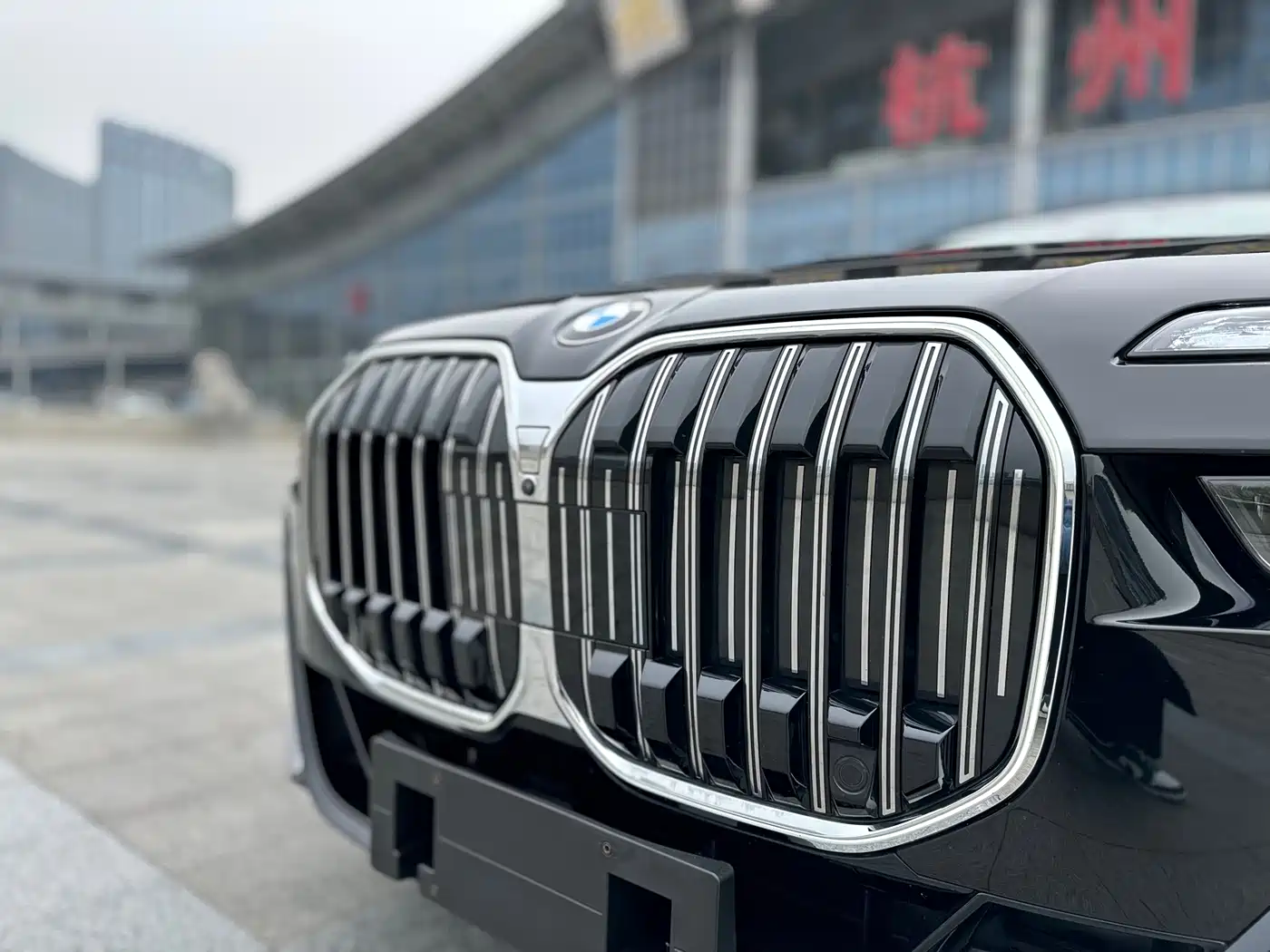 BMW 7 Series 2023 Facelift 740Li Exclusive M Sport Package фото 45