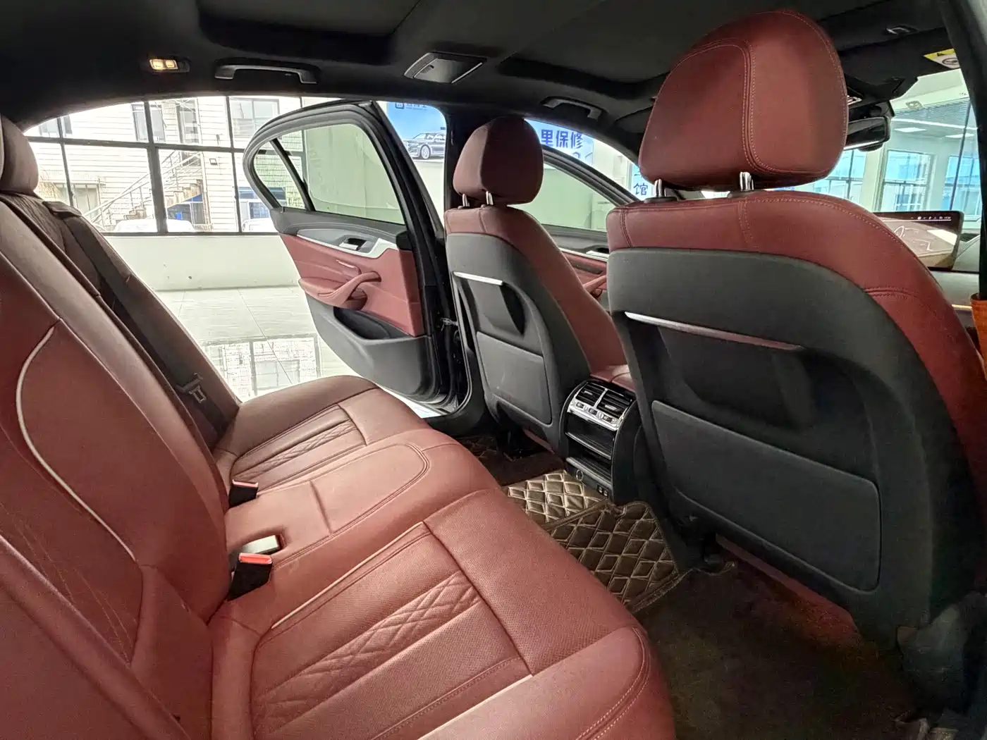 BMW 5 Series 2022 530Li Leading M Sport Package фото 13