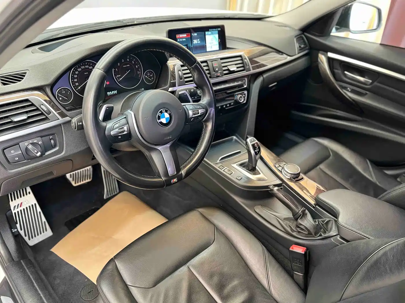 BMW 3 Series 2017 330Li M Sport фото 10