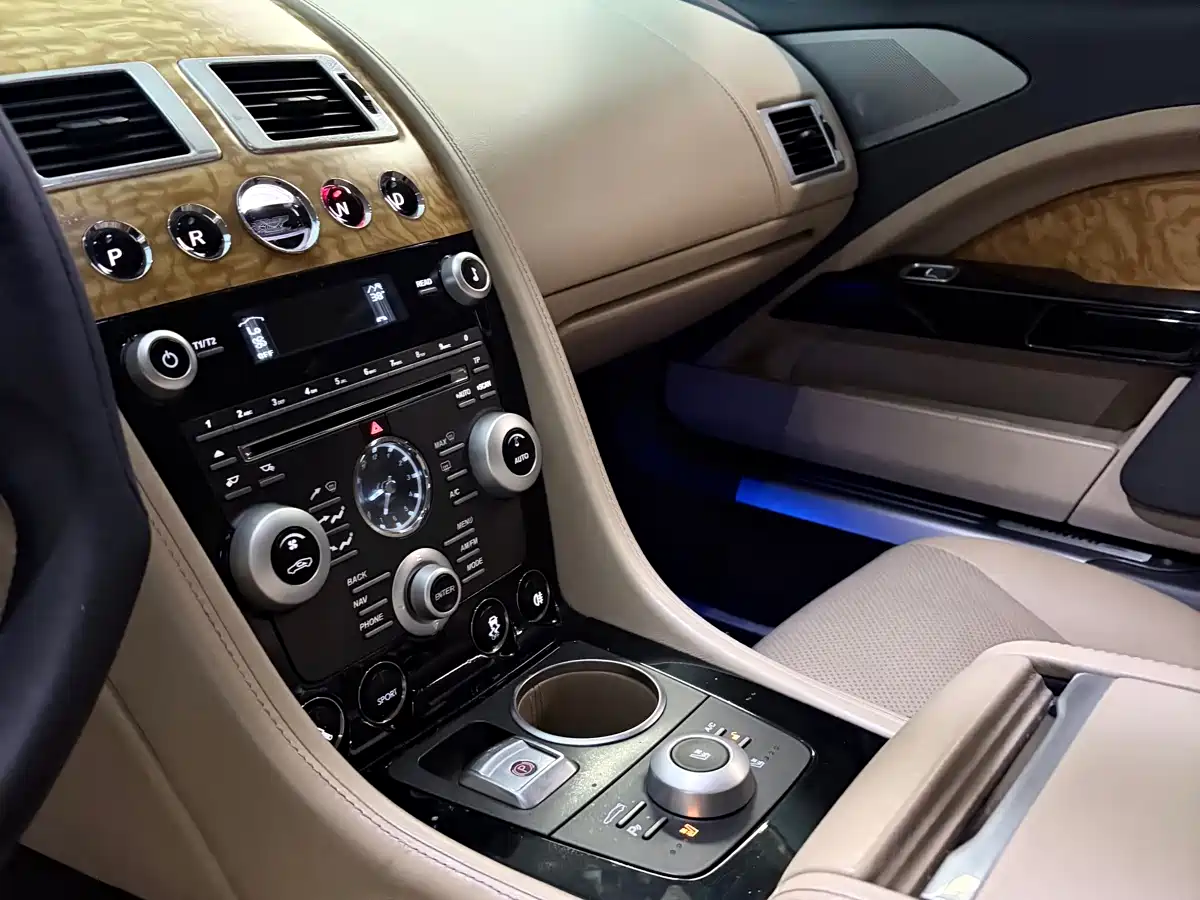 Aston Martin Rapide 2010 6.0L фото 16