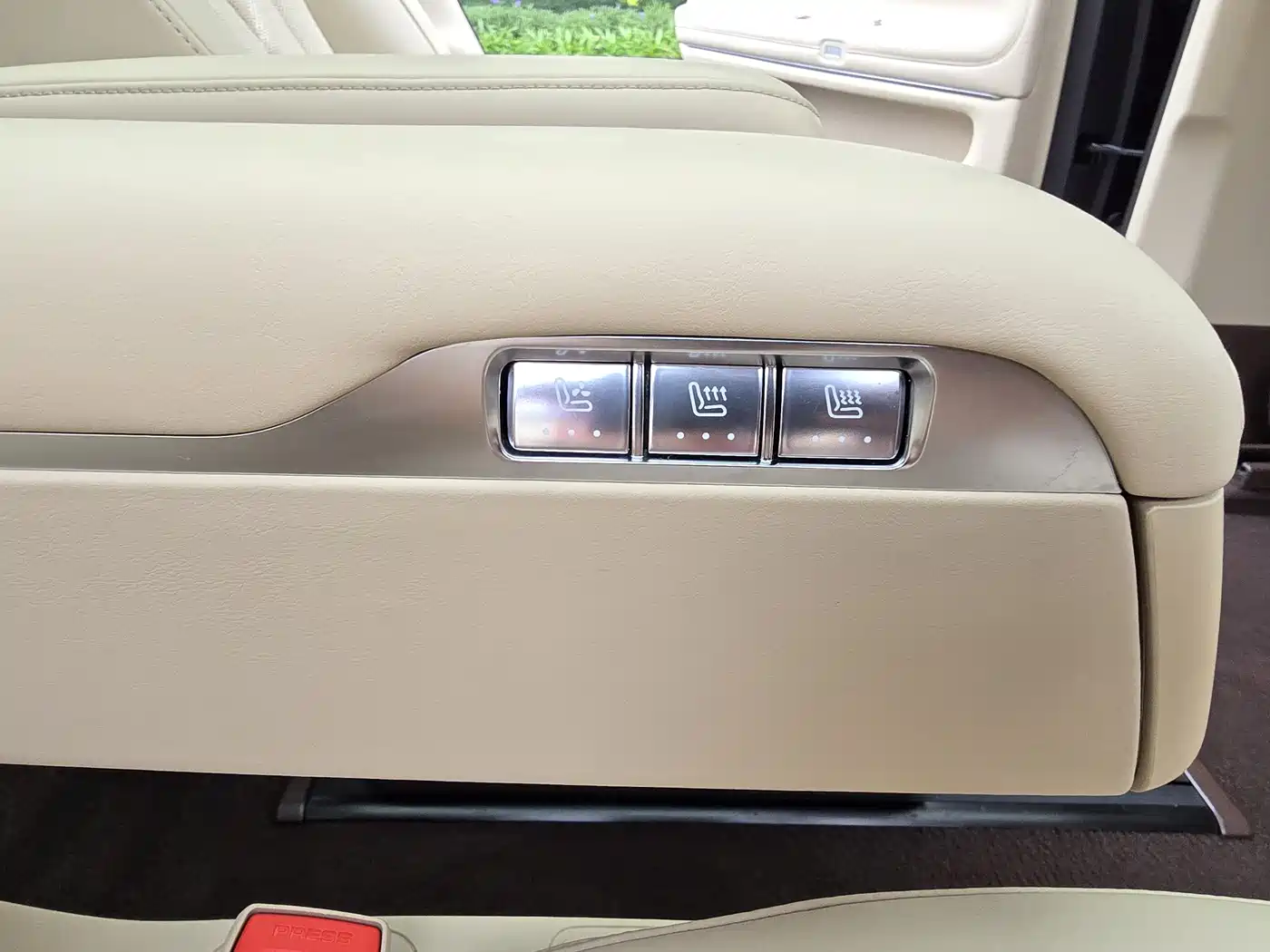 AITO Wenjie AITO M9 2024 Range Extender Max Edition 42kWh 6-seater фото 17