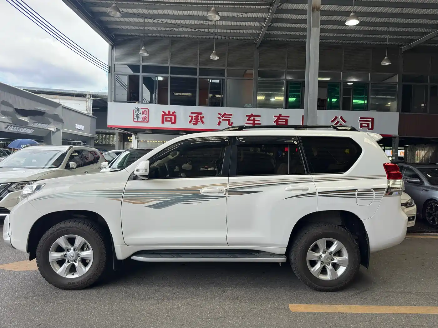 Toyota Prado 2010 4.0L Automatic TX-L NAVI фото 3