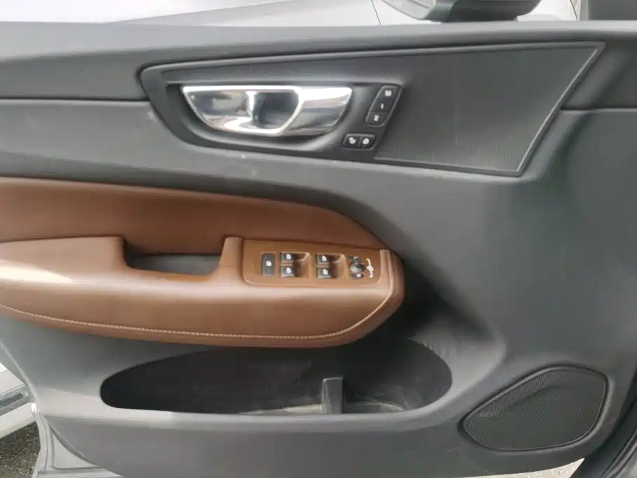 Photo 7 - Volvo XC60