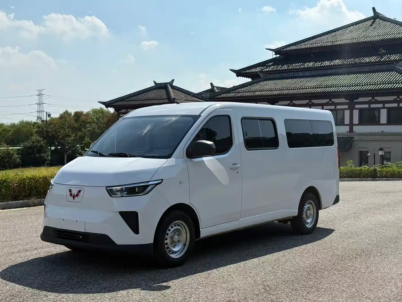Wuling Motors Wuling Yangguang 2026 2026 Model 330km Passenger Van Comfort Version
