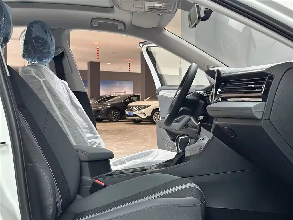 Volkswagen Sagitar 2026 Model Year Facelift 30 Million Special Edition 300TSI DSG Soaring Edition фото 9
