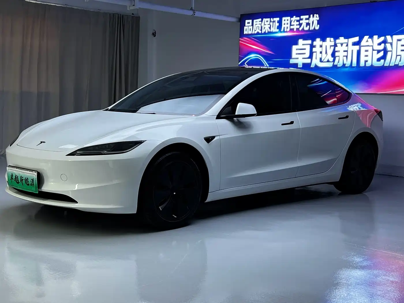 Фото 1 - Tesla Model 3