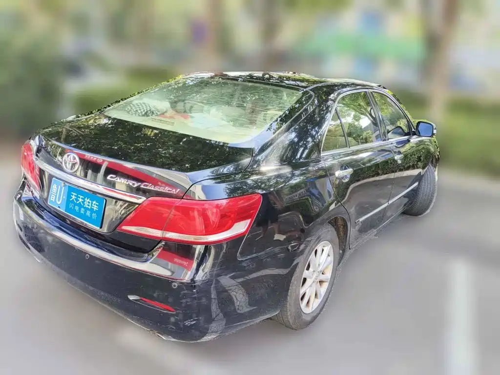 Фото 5 - Toyota Camry