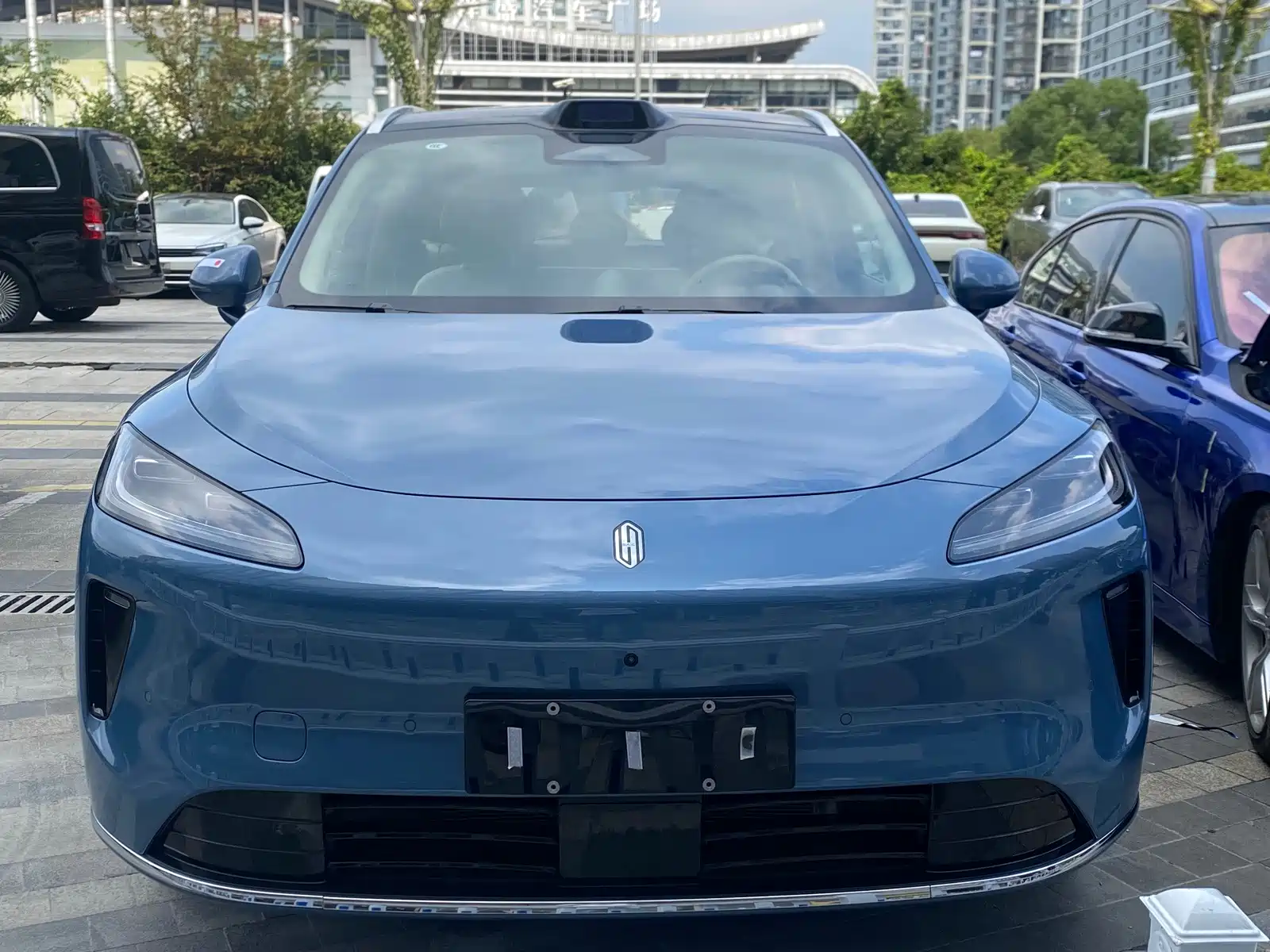 Photo 2 - Shangjie SUV