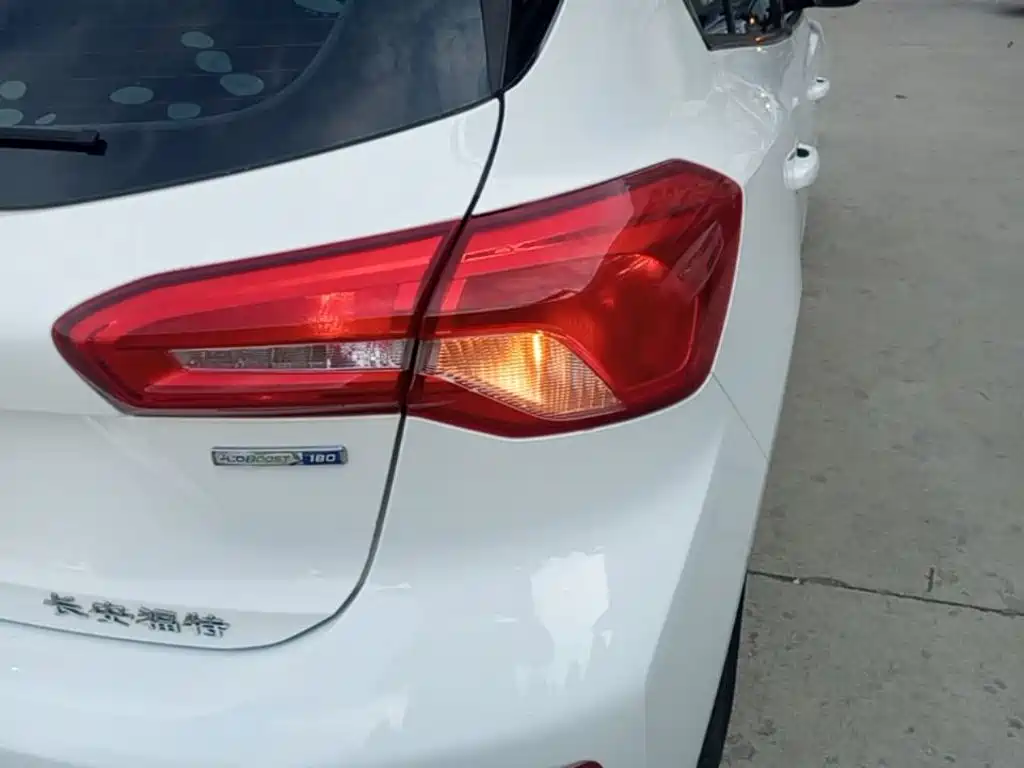 Photo 8 - Ford Focus