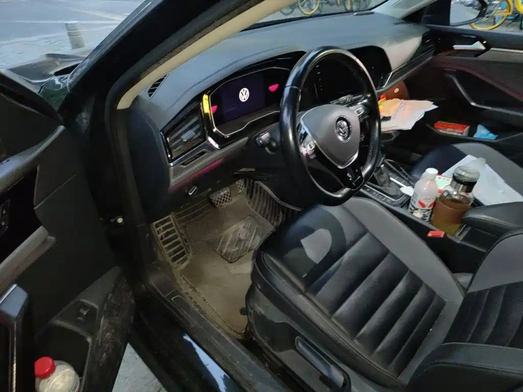 صورة 14 - Volkswagen Sagitar