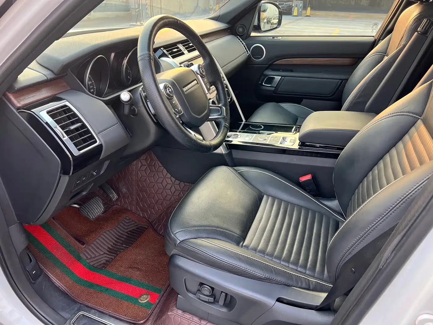 Land Rover Discovery 2017 3.0 SC V6 HSE фото 10