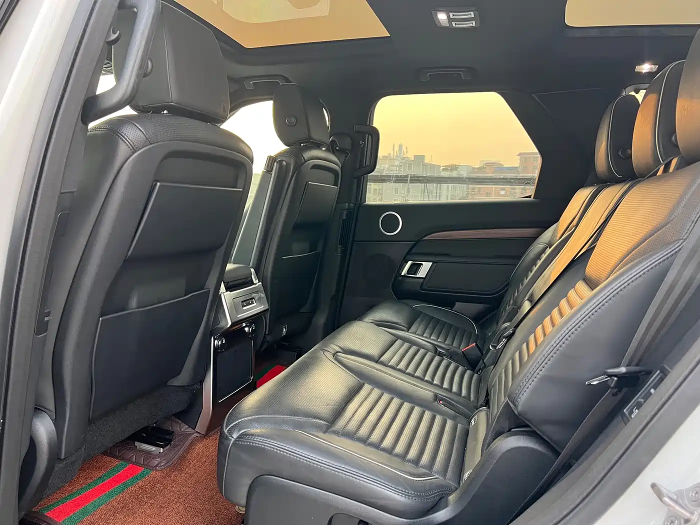 Land Rover Discovery 2017 3.0 SC V6 HSE фото 13