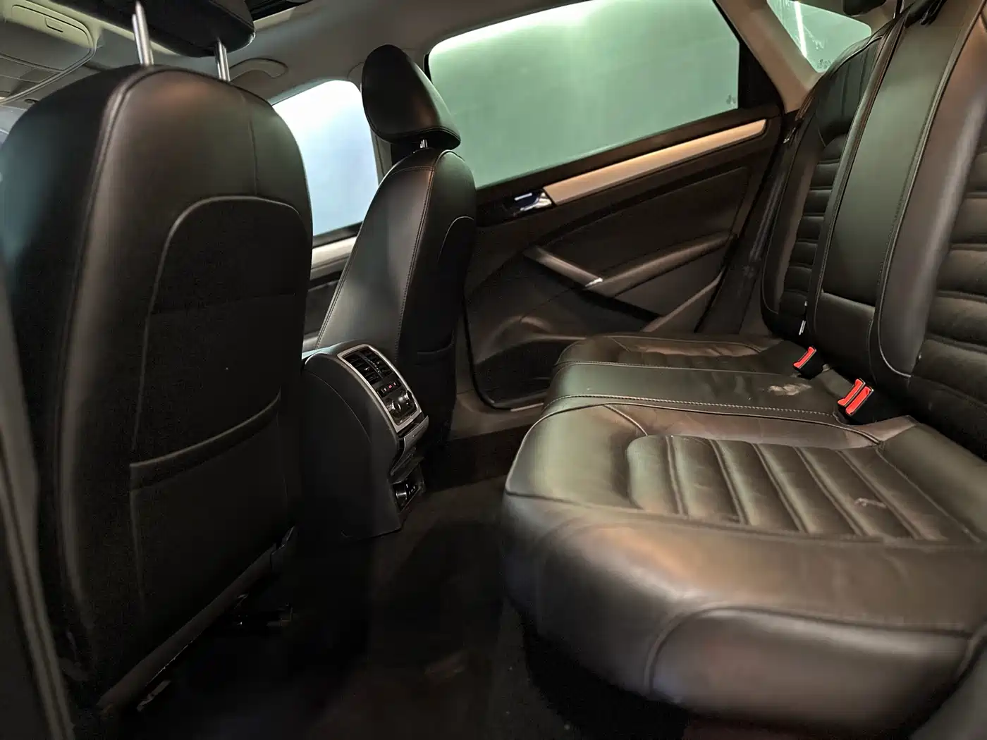 Volkswagen Passat 2014 1.8TSI DSG Executive Edition фото 15