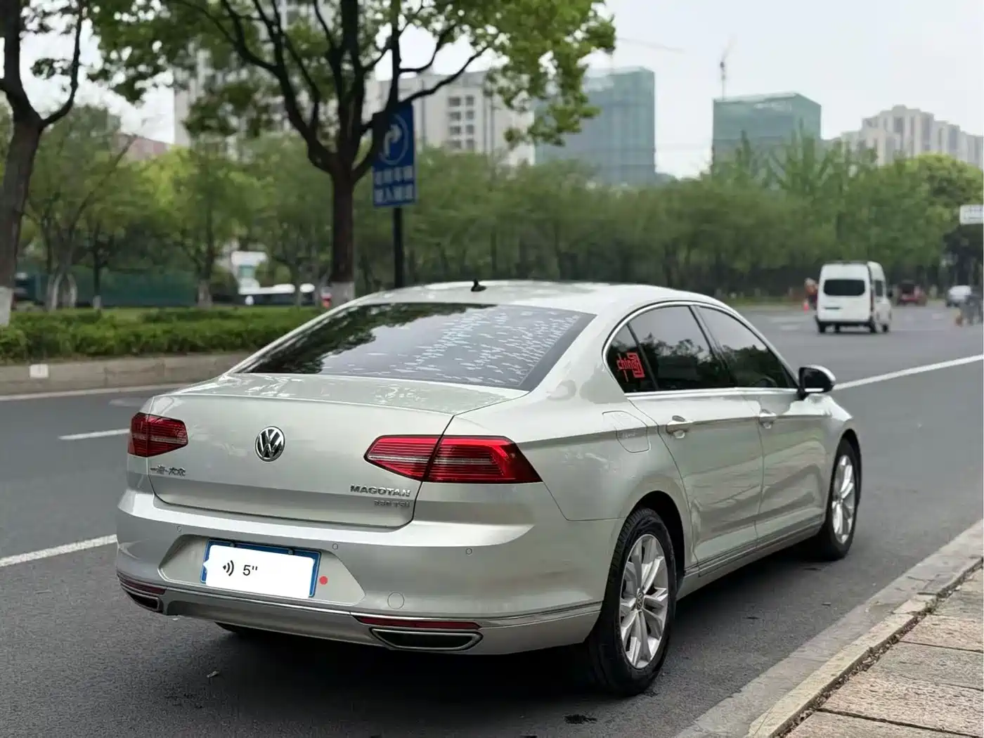 Volkswagen Magotan 2018 Facelift 330TSI DSG Luxury фото 9