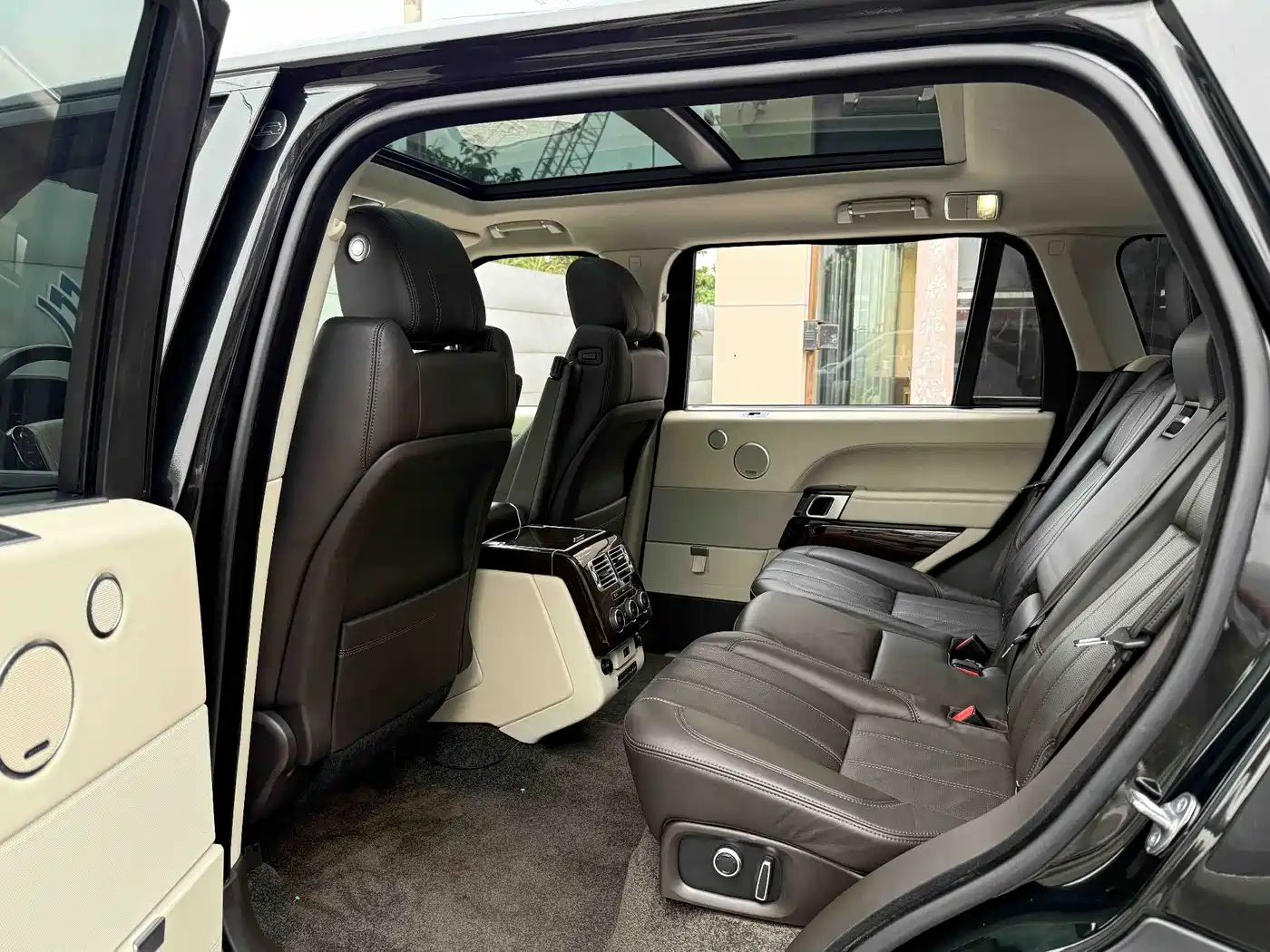 Land Rover Range Rover 2015 3.0 TDV6 Vogue SE Genesis Extended Edition фото 7