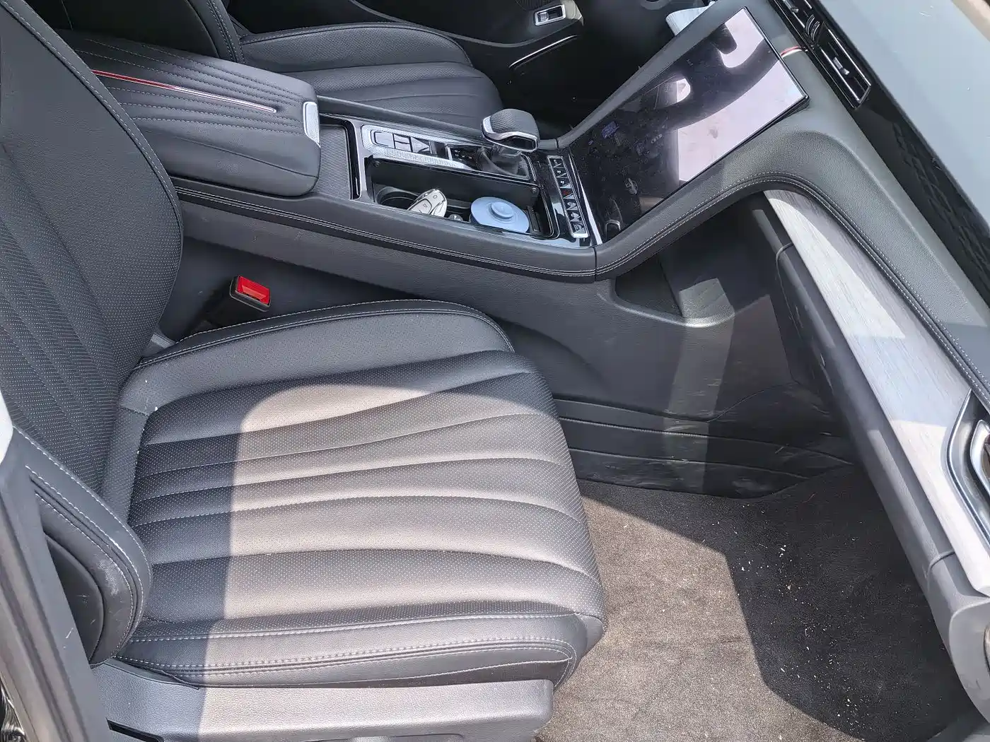 Hongqi H5 2025 1.5T DCT Flag Rhythm 500,000 Units Memorial Edition фото 8