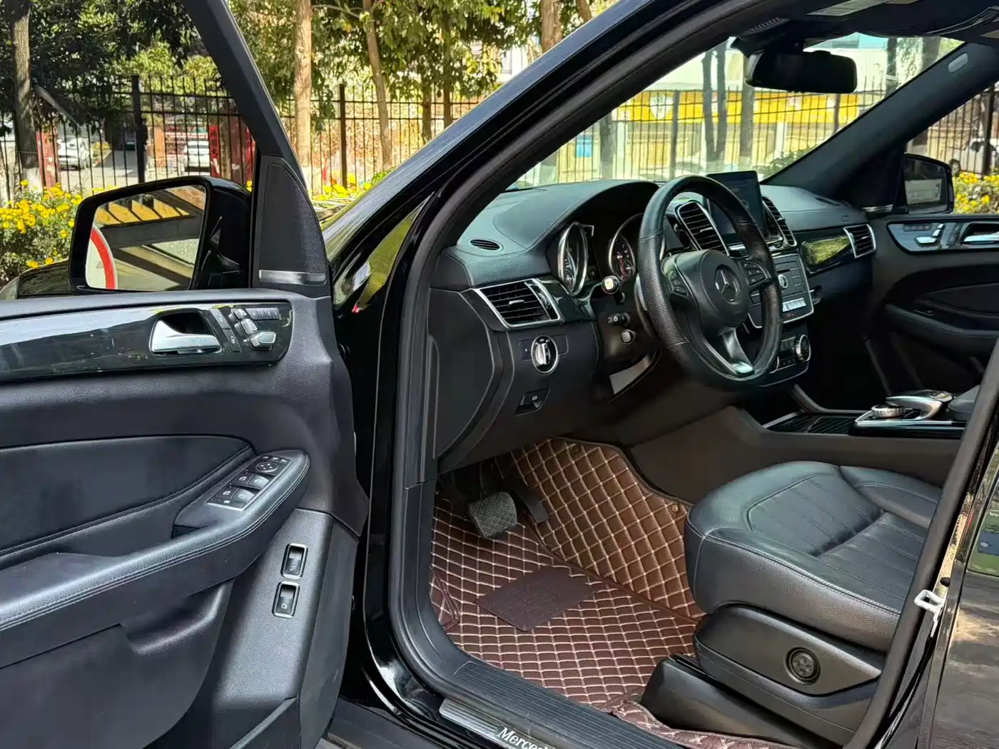 Mercedes-Benz GLS 2017 GLS 400 4MATIC Luxury фото 22