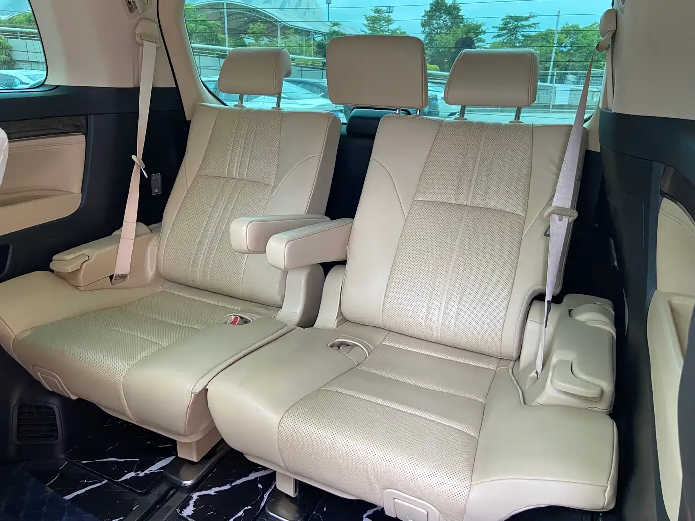 Toyota Alphard 2021 Hybrid 2.5L Premium фото 10
