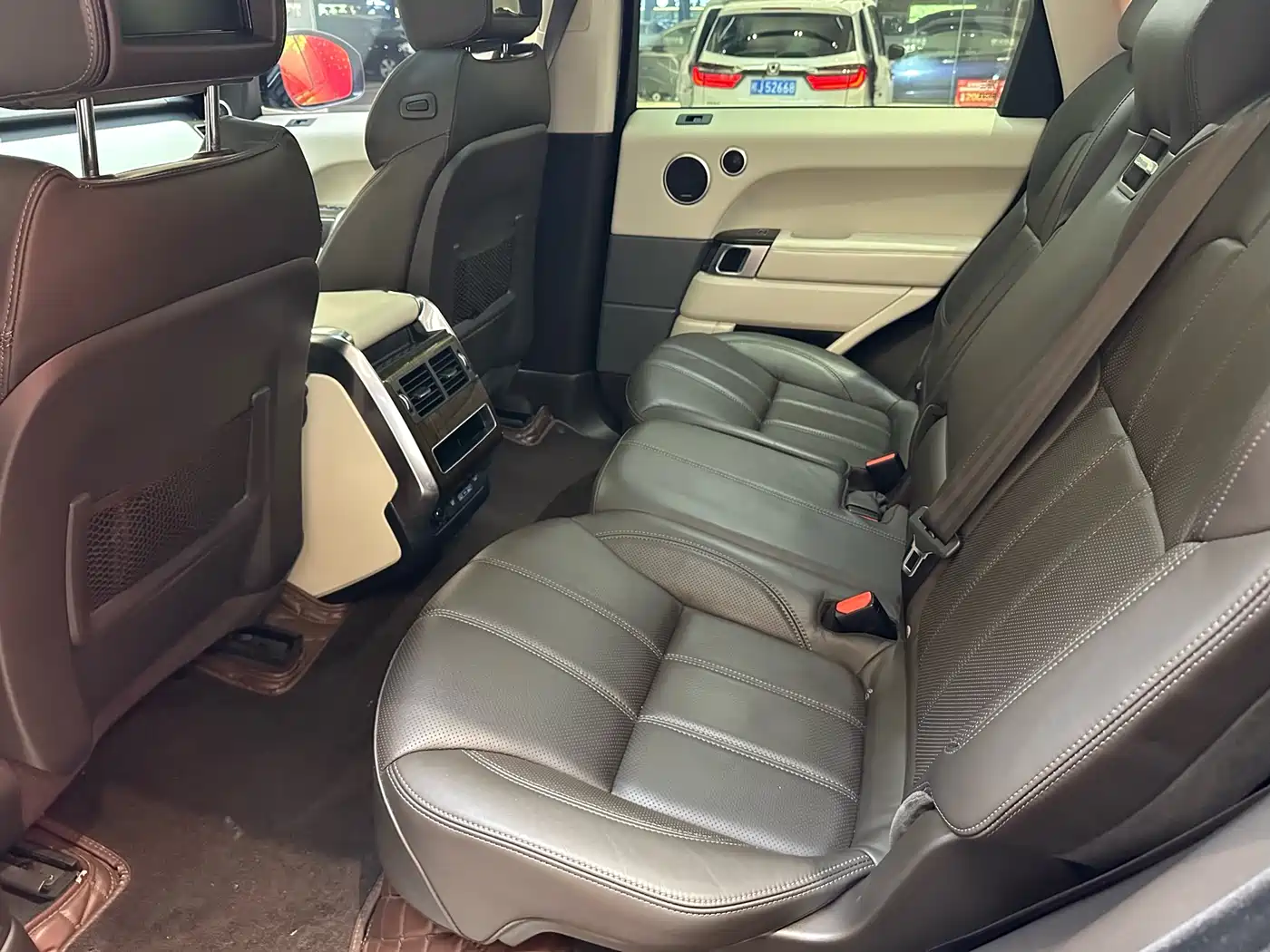 Фото 24 - Land Rover Range Rover Sport