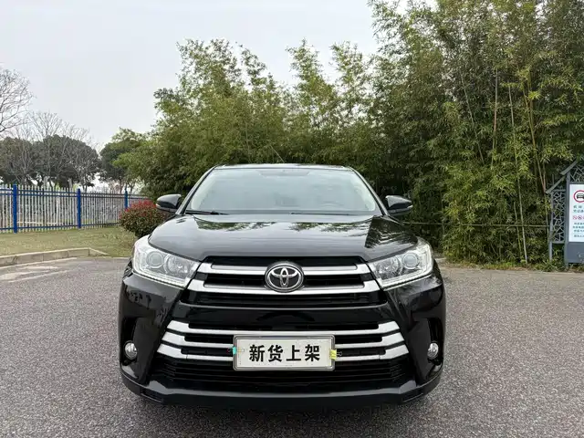 TOYOTA HIGHLANDER