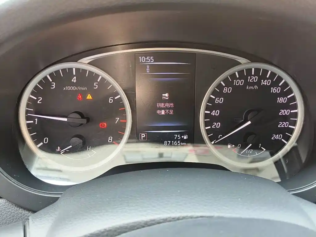 صورة 15 - Nissan Tiida