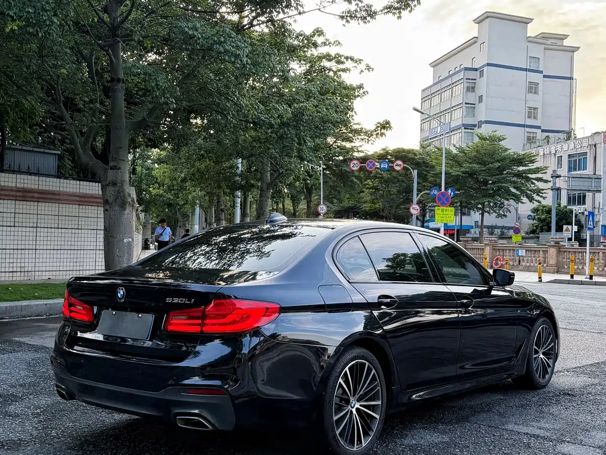Photo 7 - BMW 5 Series