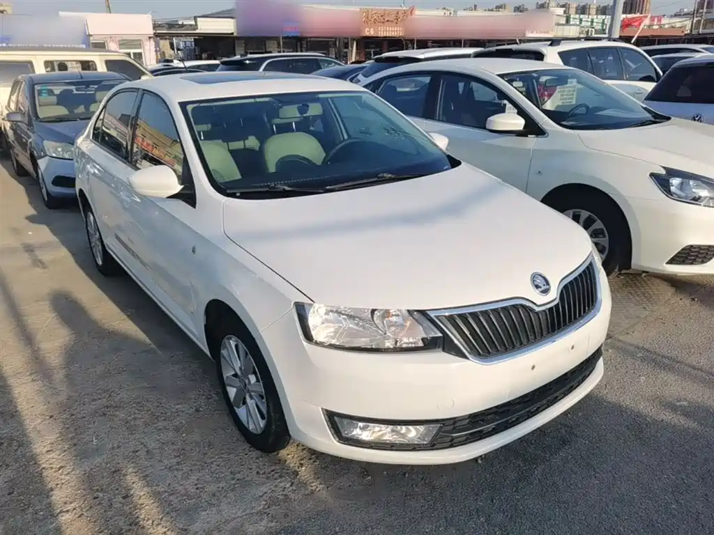 Škoda Rapid 2015 1.6L Automatic Smart Selection фото 4