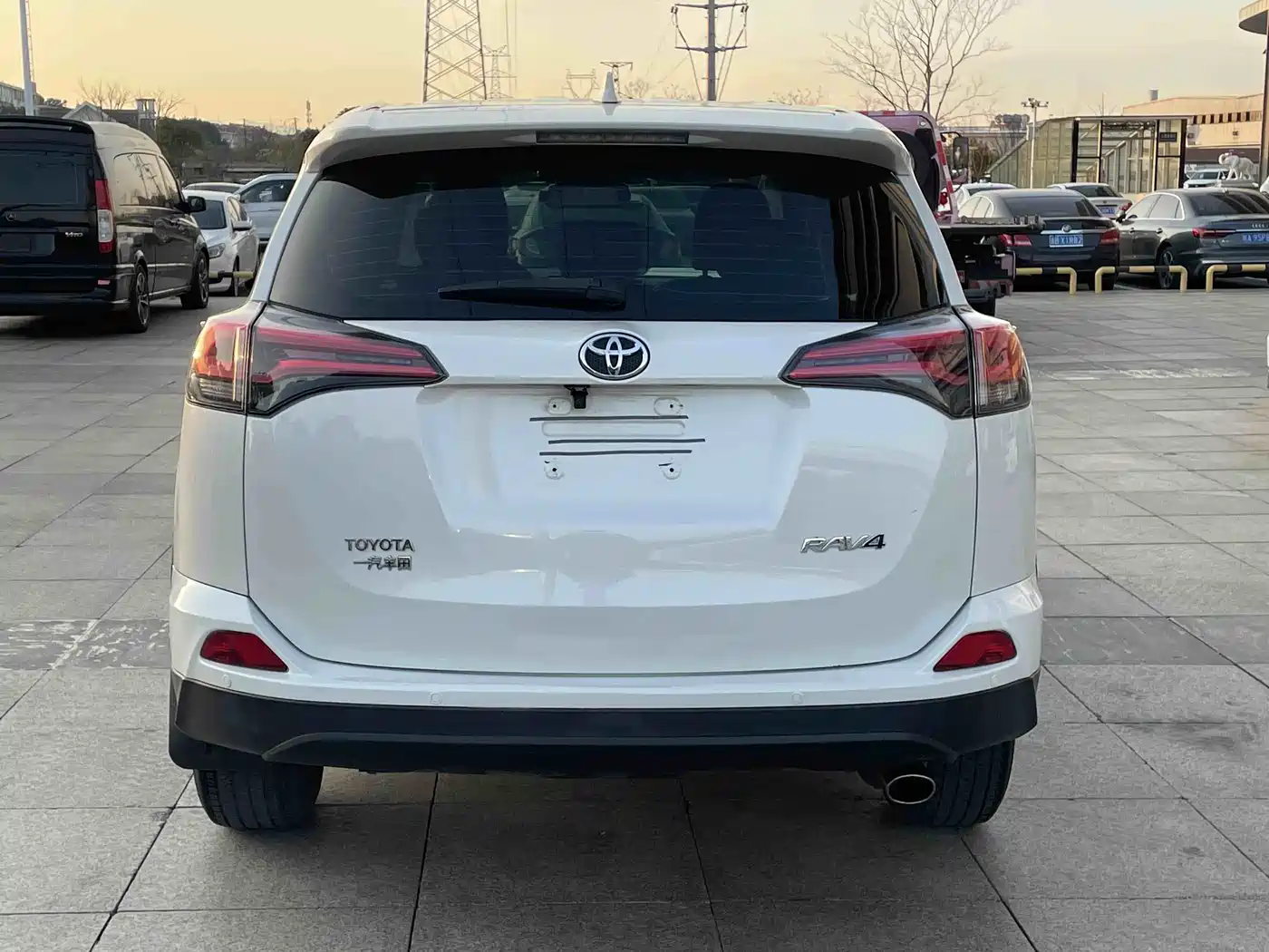 Toyota RAV4 Rongfang 2016 2.0L CVT 2WD Urban (China V) фото 24
