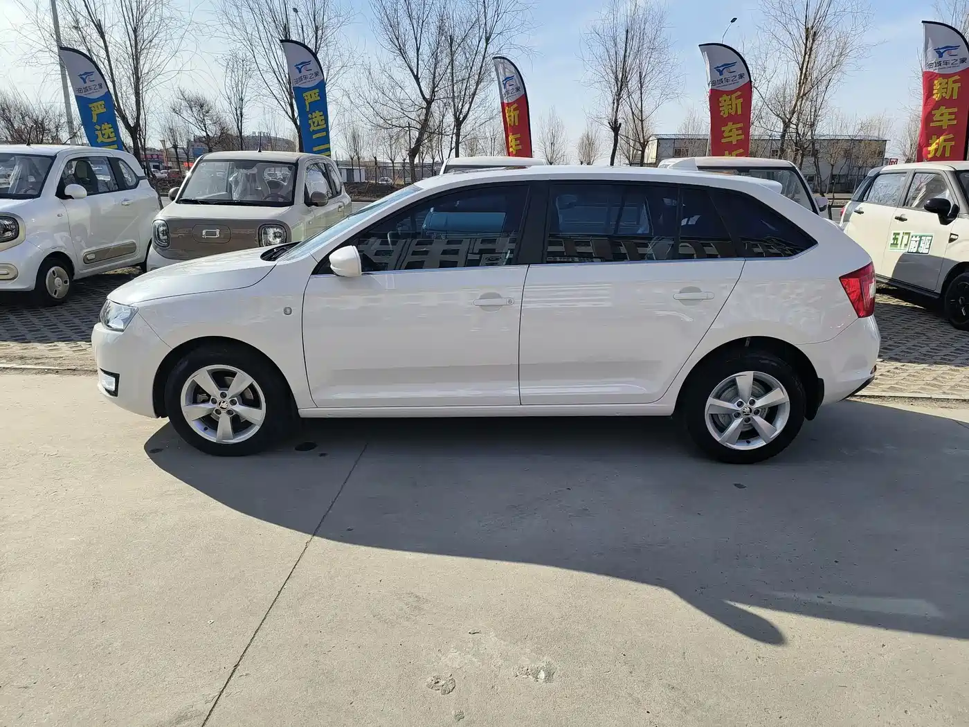 Škoda Skoda Rapid Spaceback 2016 Facelift 1.6L Automatic Innovation Edition фото 7