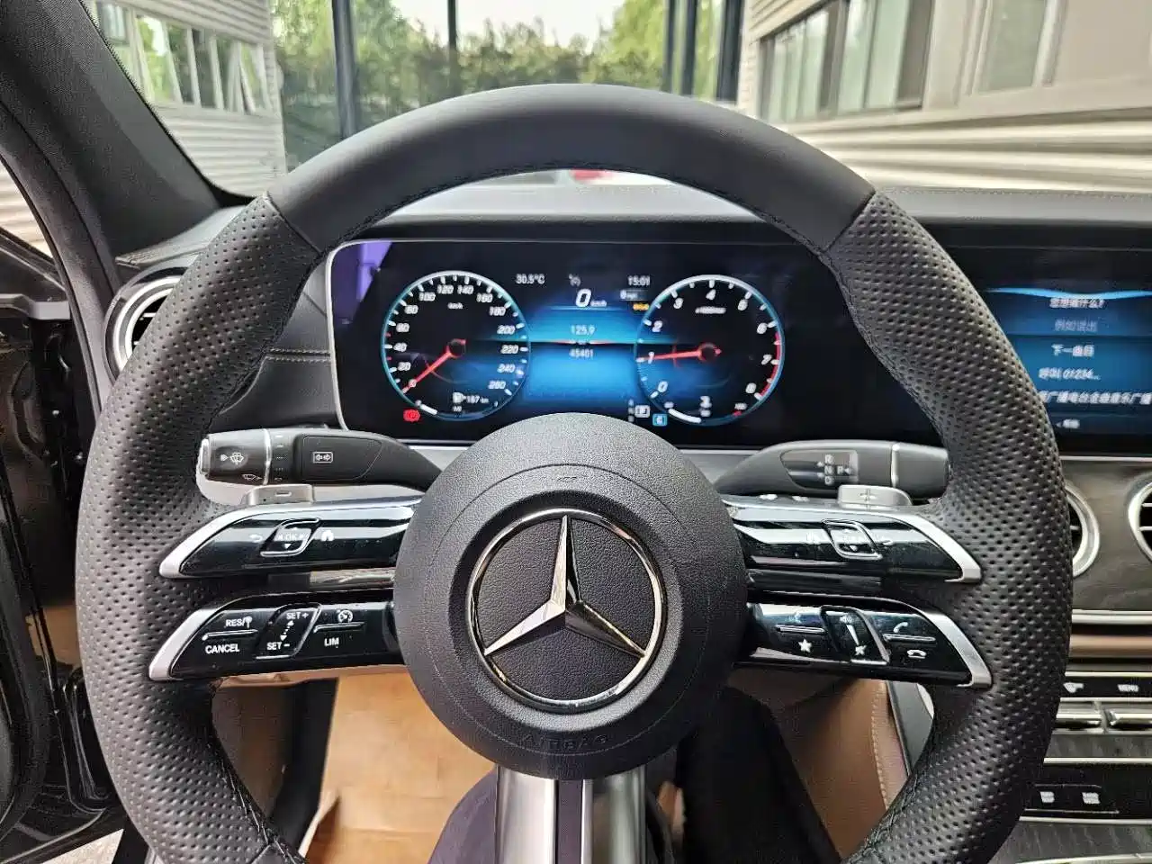 Mercedes-Benz E-Class 2023 E 300 L Sport Fashion фото 13