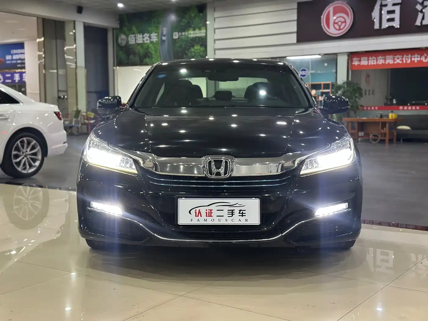 Фото 2 - Honda Accord