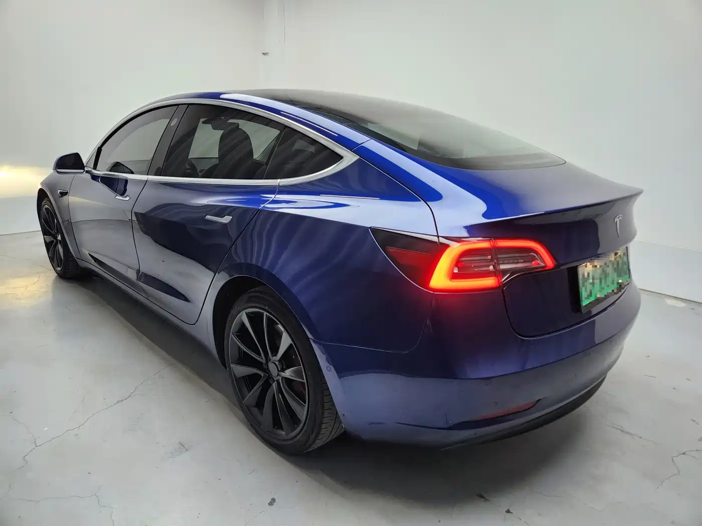 Фото 3 - Tesla Model 3