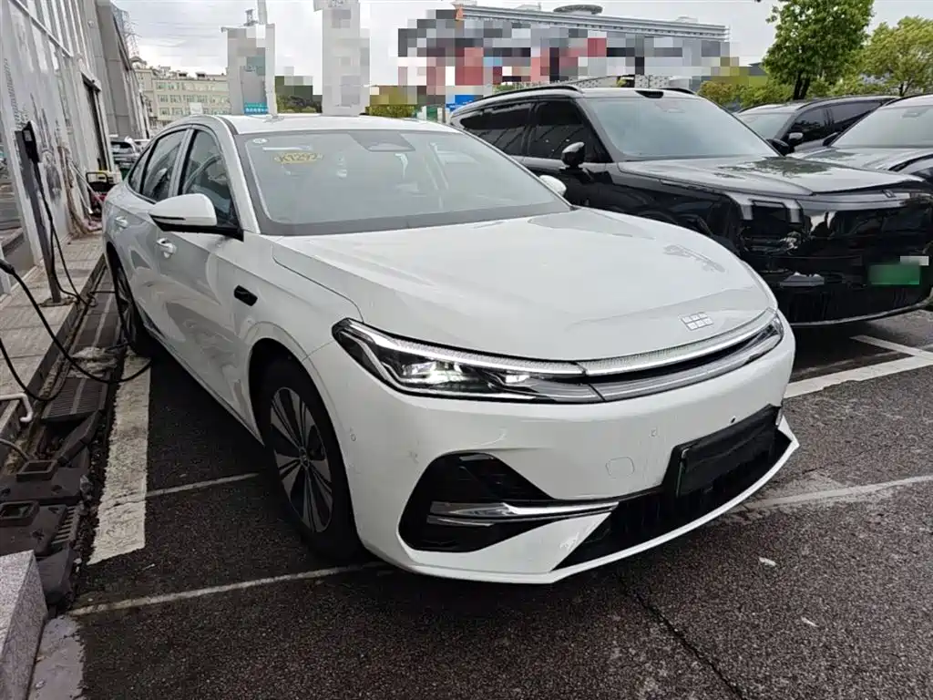 Geely Galaxy Galaxy A7 2025 EM-i 150km Long Voyage Edition фото 22