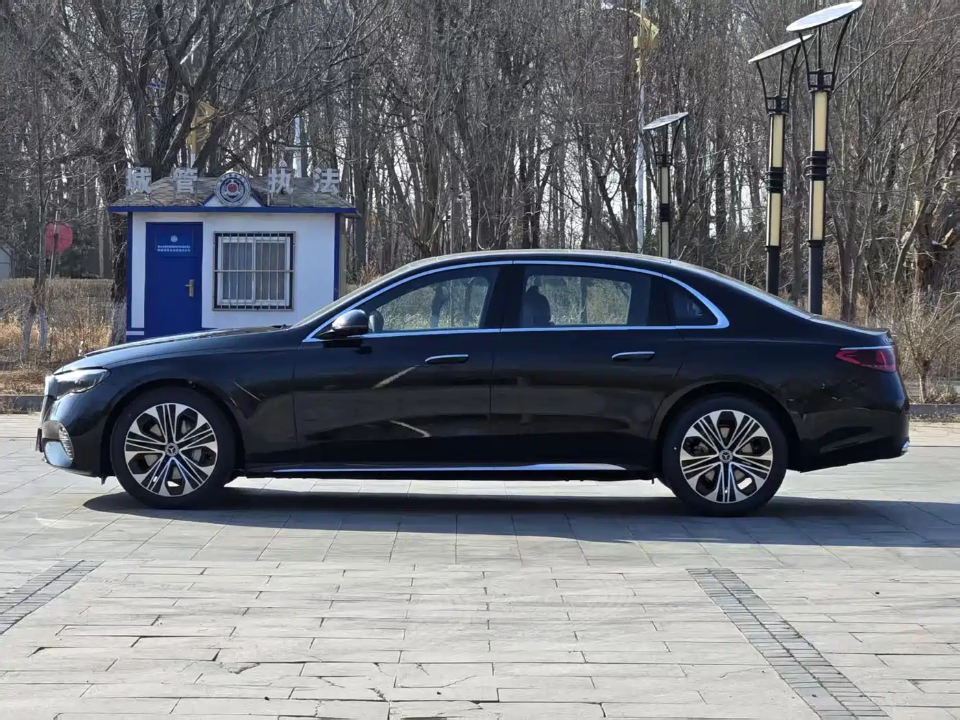 Mercedes-Benz E-Class 2026 E 300 L Luxury фото 3