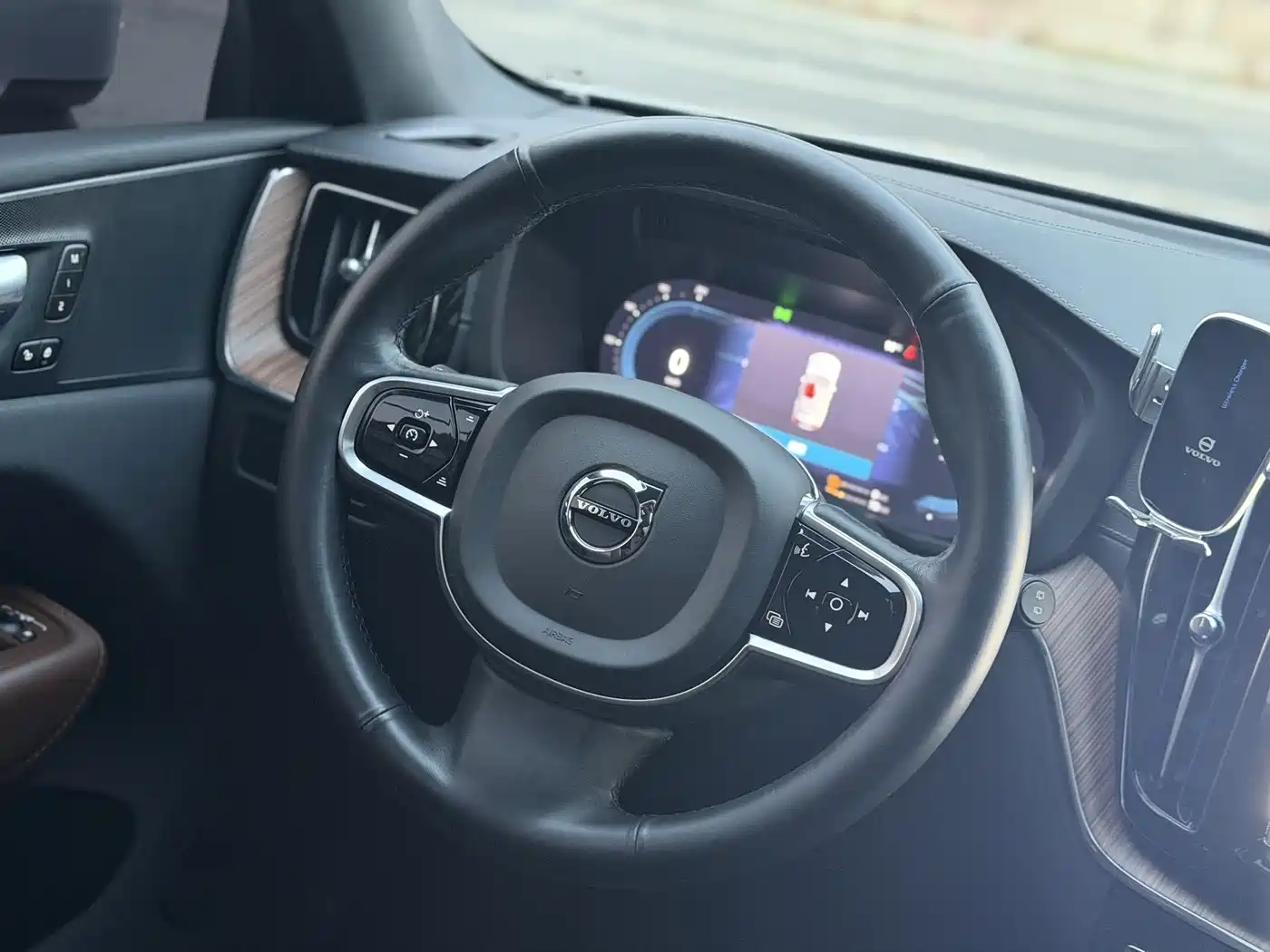 VOLVO XC60 PLUG IN HYBRID