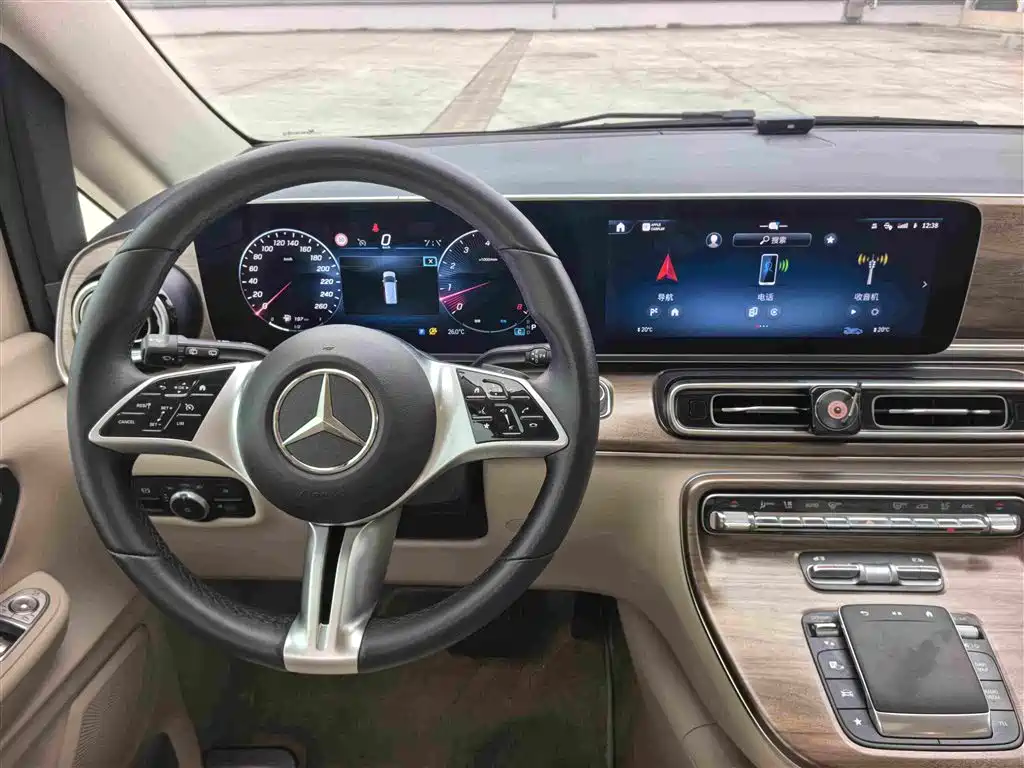 Photo 11 - Mercedes-Benz V-Class