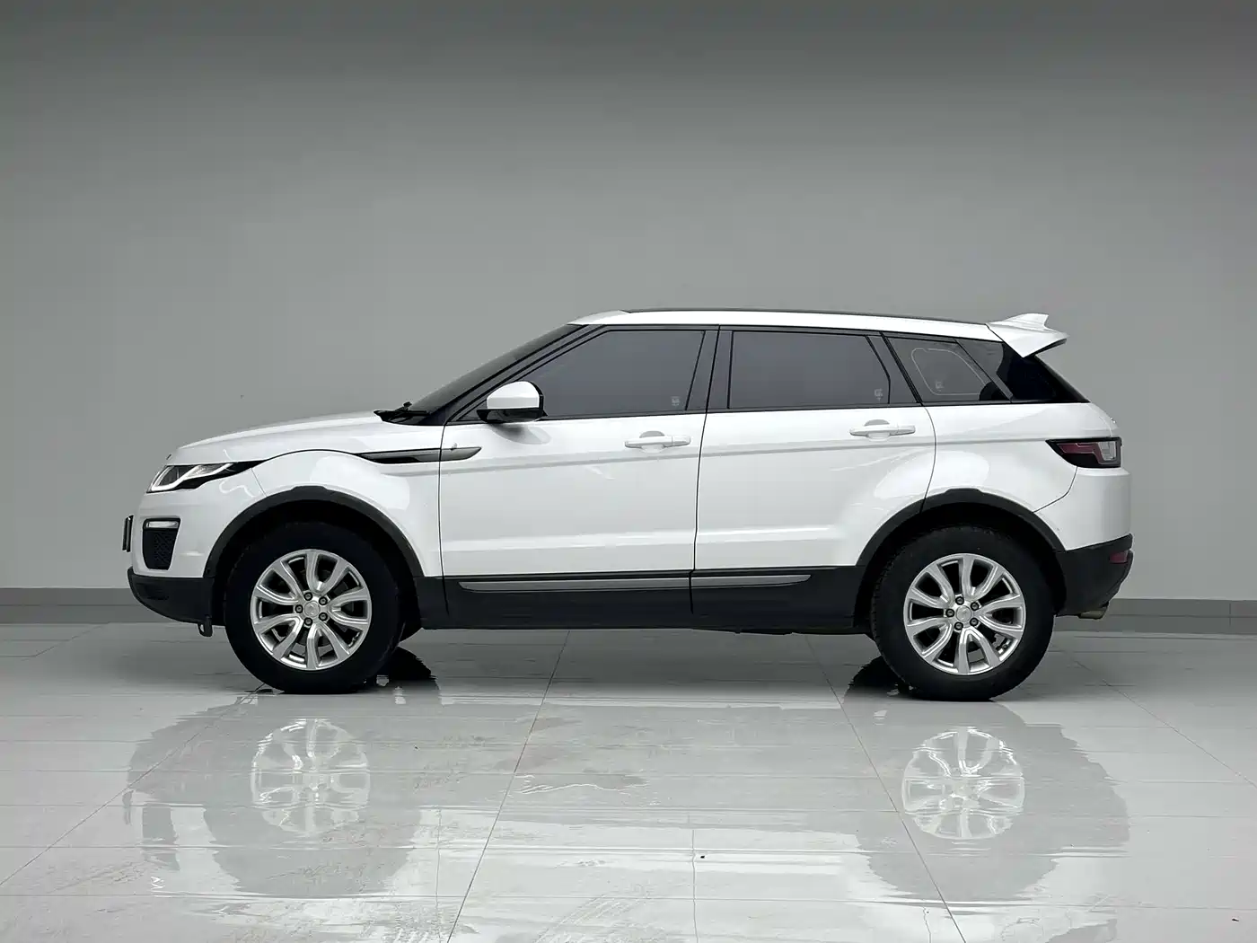 Land Rover Range Rover Evoque 2018 240PS PURE Trend фото 2