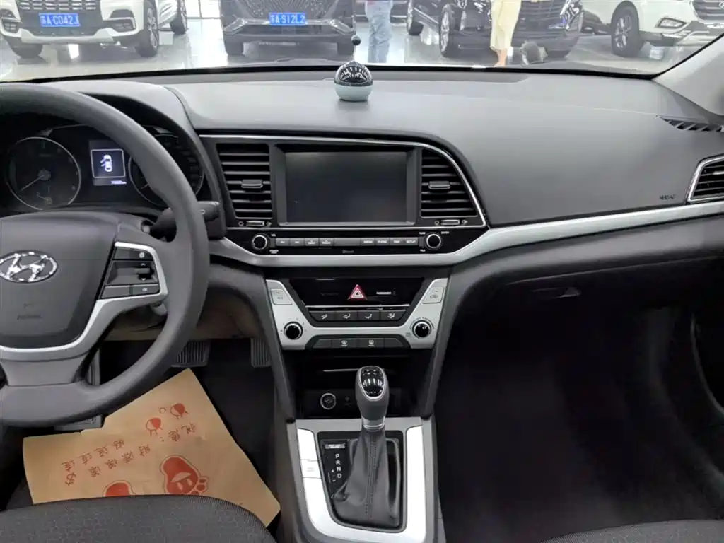 Hyundai Elantra 2016 Model 1.6L Automatic Smart Elite фото 13
