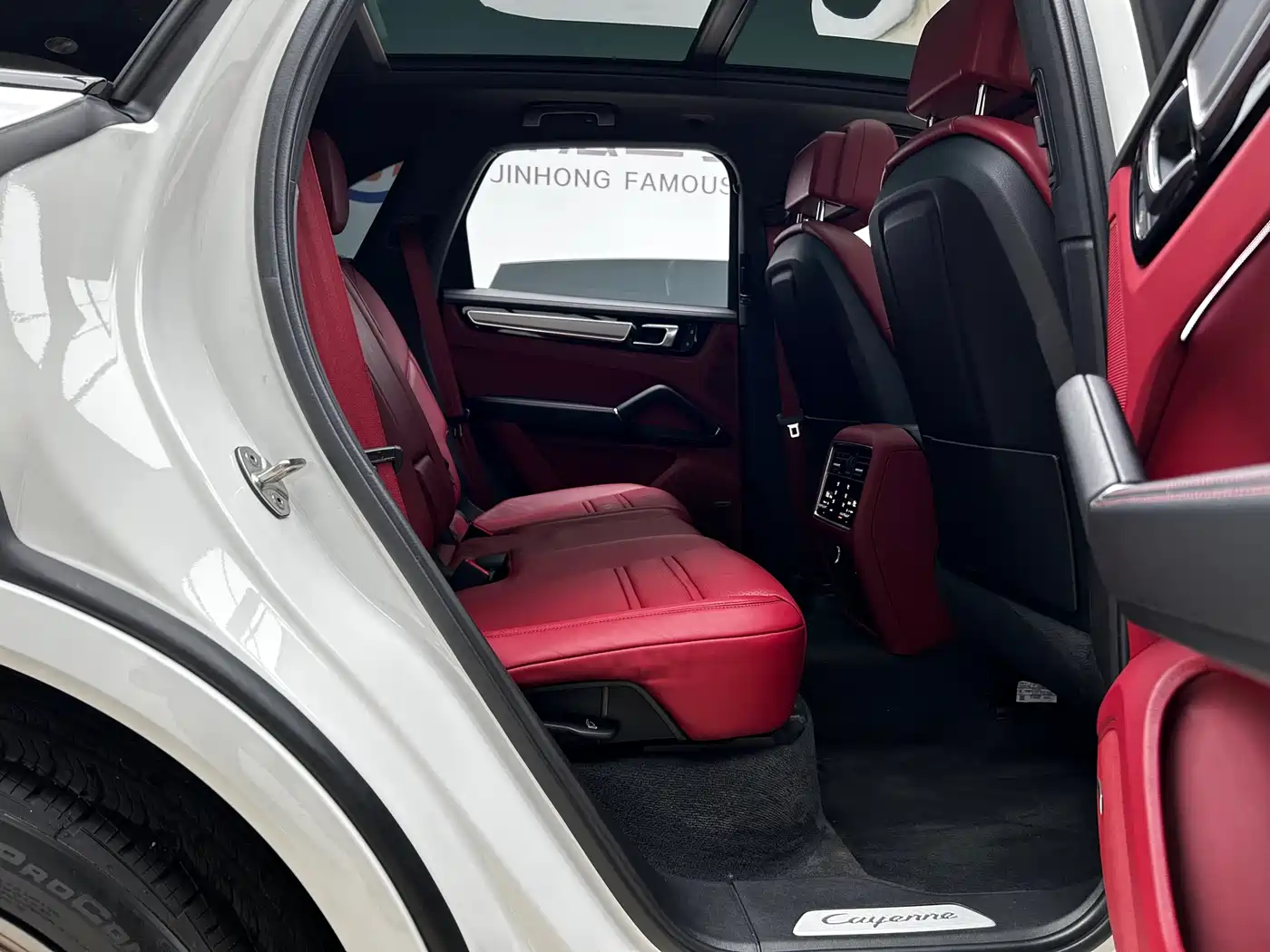 Porsche Cayenne New Energy 2023 Cayenne E-Hybrid 2.0T Platinum Edition фото 23