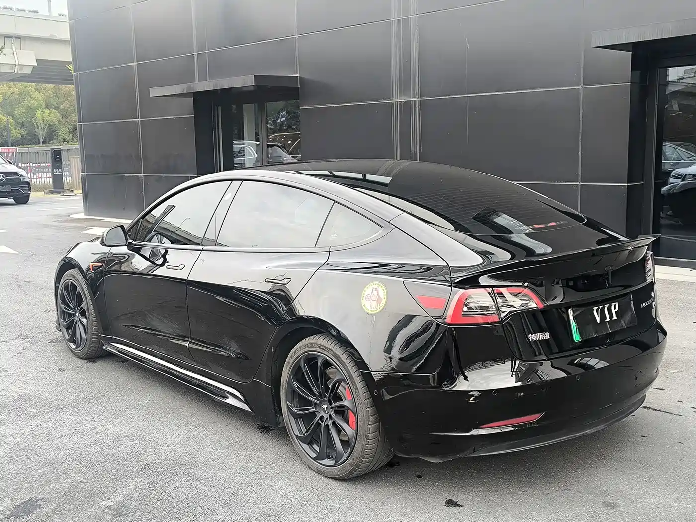 TESLA MODEL 3