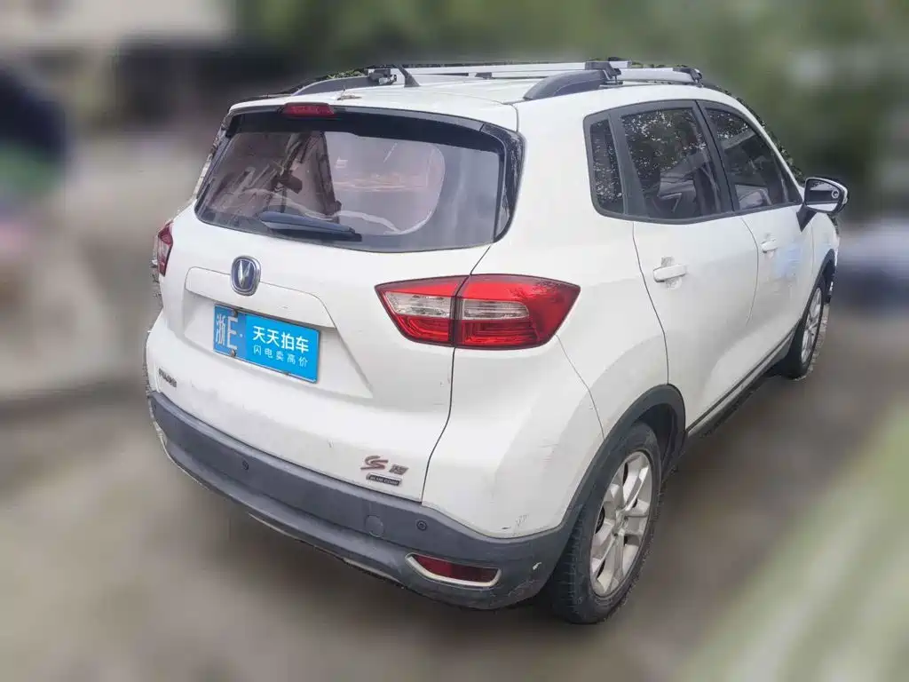 Фото 2 - Changan CS15